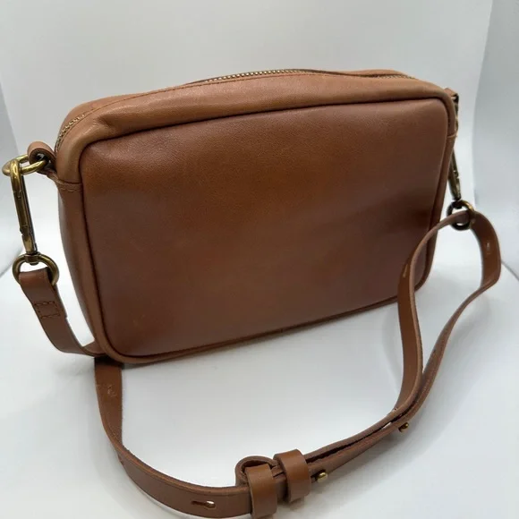 Madewell Leather Carabiner Medium Crossbody Bag - Picture 4 of 9